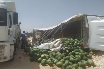 Kara yolunun kenarı karpuz tarlasına döndü