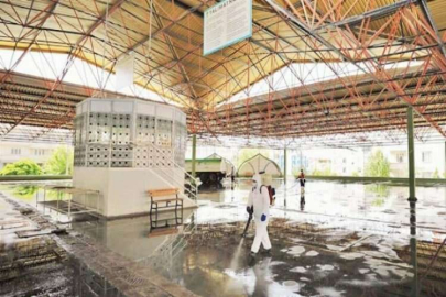 ŞEHİTKAMİL’DEKİ CUMA NAMAZI KILINACAK ALANLAR DEZENFEKTE EDİLDİ