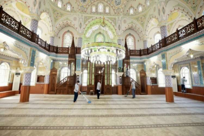 TÜM CAMİLER, PERİYODİK OLARAK TEMİZLENİYOR VE DEZENFEKTE EDİLİYOR