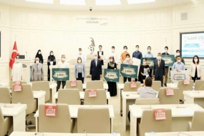 KUR’AN’I KERİM VE İLAHİ OKUMA YARIŞMASI ÖDÜL TÖRENİ DÜZENLENDİ