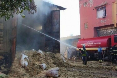 Saman dolu ambarda yangın çıktı