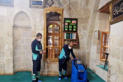 ŞAHİNBEY’DEKİ CAMİLER DEZENFEKTE EDİLİYOR