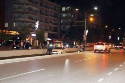 Araç tramvay yoluna girdi