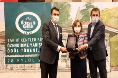 BÜYÜKŞEHİR ÖDÜLE DOYMUYOR