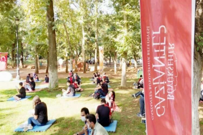 GENÇLER VE ÇOCUKLAR KİTAPLARIYLA KAVAKLIK PARK’I SÜSLEDİ