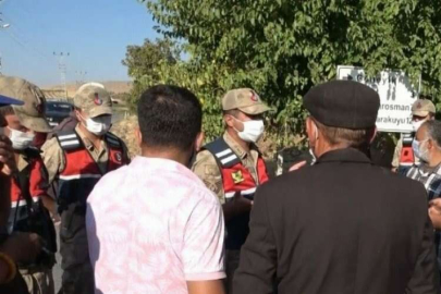 Eylem yapan mahalleli yolu kapattı