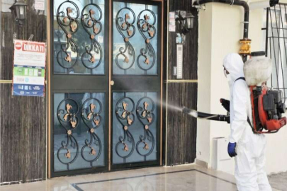 ŞEHİTKAMİL’DE KOVİD-19 VAKASI GÖRÜLEN BİNALAR DEZENFEKTE EDİLİYOR