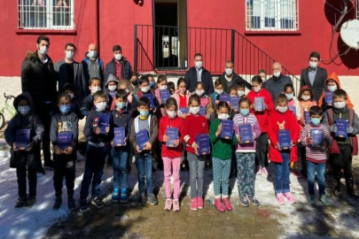 Alleben Rotary’den çocuklara karne hediyesi