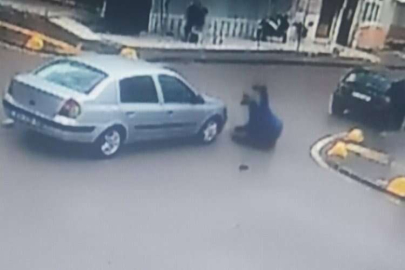 Otomobille çarpışan motosiklet sürücüsü ölümden böyle döndü