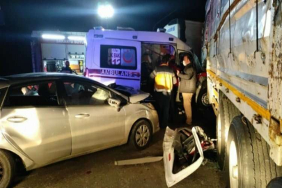 Hasta taşıyan ambulans tırla çarpıştı: 2’si ağır 8 yaralı