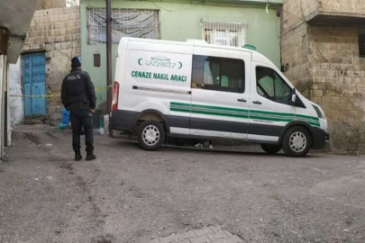 Silahlı kavgada oğul öldü anne ağır yaralandı