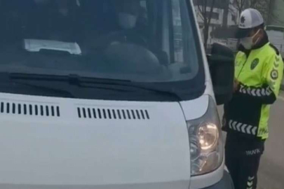 17 kişilik minibüsten 21 kişi çıktı