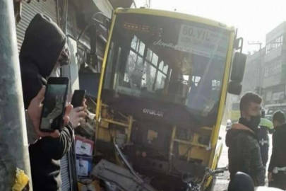 Halk otobüsü iş yerine daldı: 1 ölü, 1 yaralı