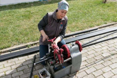 Oğlu askere gidince yerine annesi doğalgaz tesisatçısı oldu
