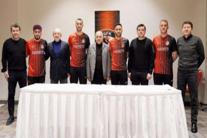 YENİ TRANSFERLER İÇİN İMZA TÖRENİ DÜZENLENDİ