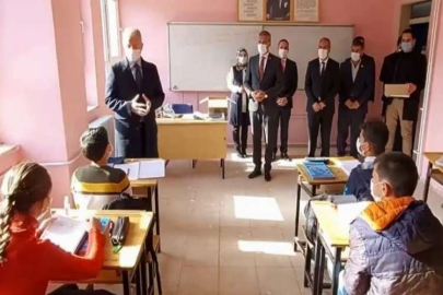 Yüz yüze eğitim başladı, ilk dersi Vali Gül verdi