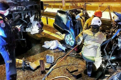 Ters şeride giren otomobil otobüsle çarpıştı: 2 ölü, 10 yaralı