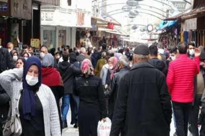 Gaziantep’te sokaklar tıklım tıklım