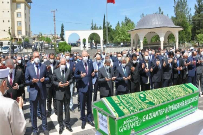 Şamil Tayyar’ın babası dualarla son yolculuğuna uğurlandı