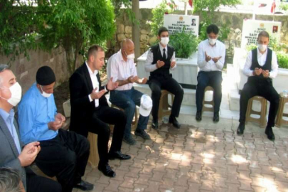 Kaymakam Mutlu, şehitler için Kur’an-ı Kerim okudu