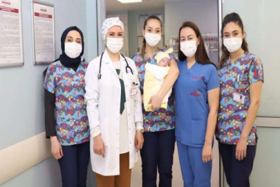 PARMAK BEBEK DEFA LİFE HASTANESİNDE HAYATA TUTUNDU