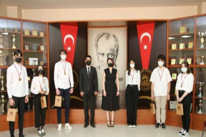 GKV’de münazara turnuvası ödül töreni heyecanı