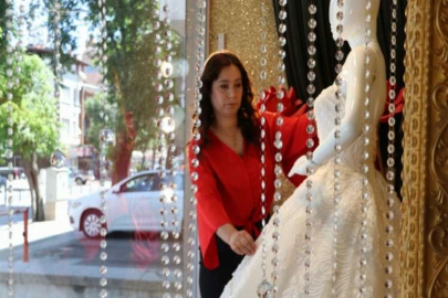 Gelinlikçilerde yoğun mesai başladı