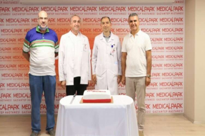 Op. Dr. Ersin Borazan’a arkadaşlarından sürpriz kutlama