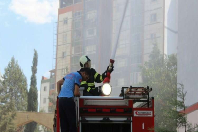 11 katlı binanın çatısında yangın
