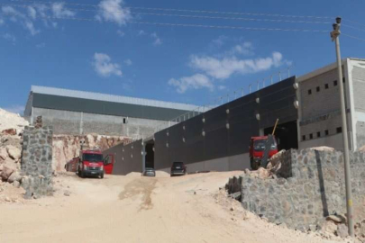 Panel fabrikasında yangın çıktı: 2 yaralı