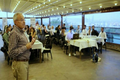 Rektör Prof. Dr. Özaydın, uluslararası öğrencilerle bir araya geldi