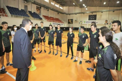 Hayallerinin peşinde koşan gençlere Fadıloğlu desteği