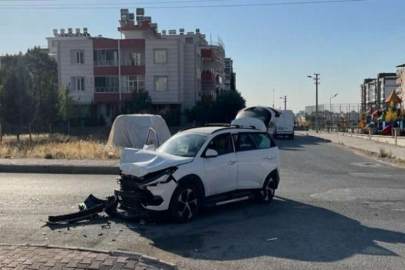 İki otomobil çarpıştı: 1 yaralı