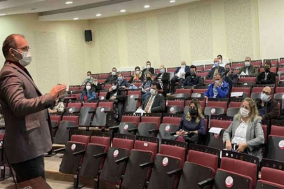 GAÜN Öğr. Gör. Özdemir’den arşiv yönetimi eğitimi
