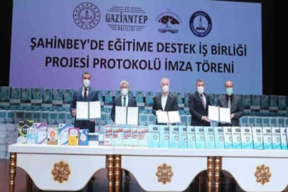 Tahmazoğlu’ndan öğrencilere milyonlarca kitap