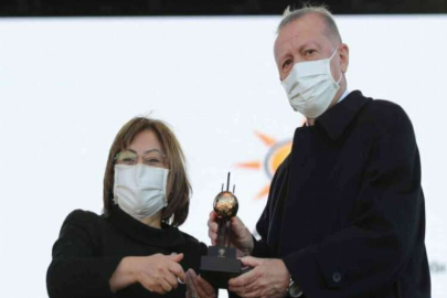 Cumhurbaşkanı Erdoğan’dan Başkan Şahin’e ödül