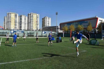 Öğretmenler ayak tenisi ve masa tenisi oynadı