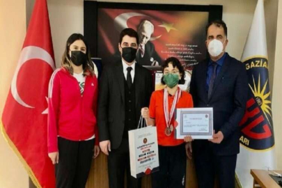 GKV’li İdil Erkan’ın yüzme başarısı