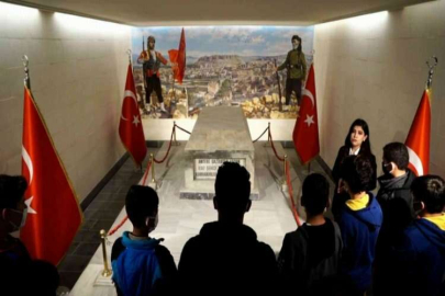 "Savunmanın ayak izleri" öğrencilere yerinde anlatılıyor
