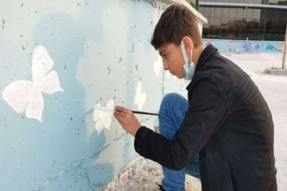 Tedavi gören çocuklar hastane duvarı boyandı