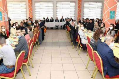Üniversitede yılın personelleri ödüllerini aldı
