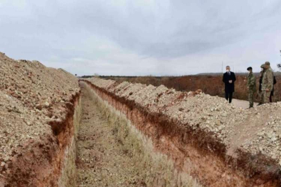 Suriye sınırında tedbirler arttırılarak hendekler kazılıyor