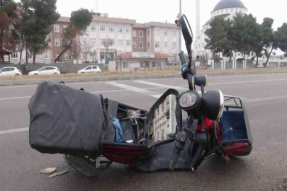 Otomobil motosiklete çarptı: 2 yaralı