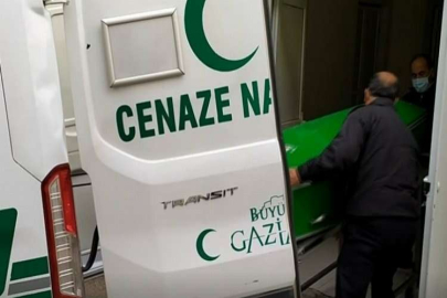 Cinnet getiren şahıs karısını 11 bıçak darbesiyle öldürdü