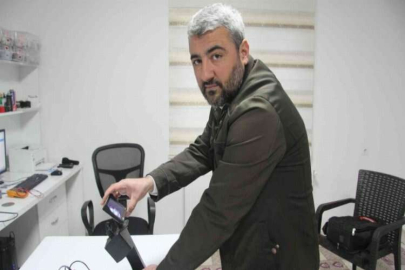 Ebe olan eşinin sözüyle başladı, damar yolu görüntüleme cihazı üretti