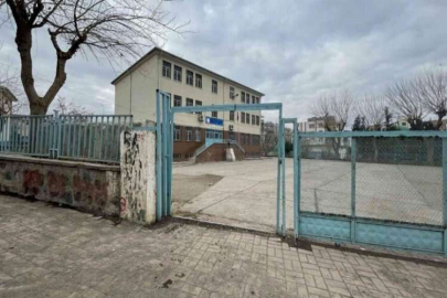 Hırsızlar okul bahçesinin kapısını çaldı