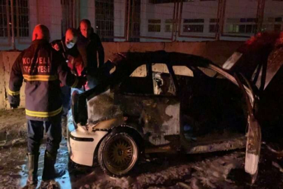 Yangını  fark edip otomobilden inen 4 kişilik aile ölümden döndü