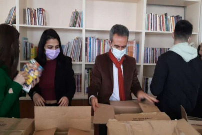Üniversite öğrencileri ilkokula kütüphane kurdu
