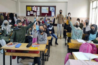 MARSLANTAŞ’TAN ÖĞRENCİLERE JEL DEZENFEKTAN