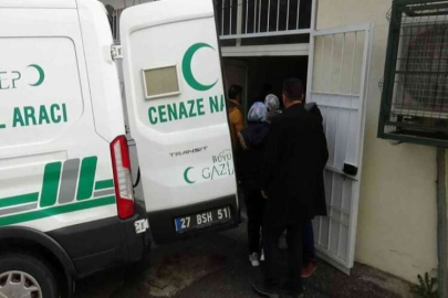 Hafriyat kamyonunun sürüklediği otomobilin sürücüsü öldü